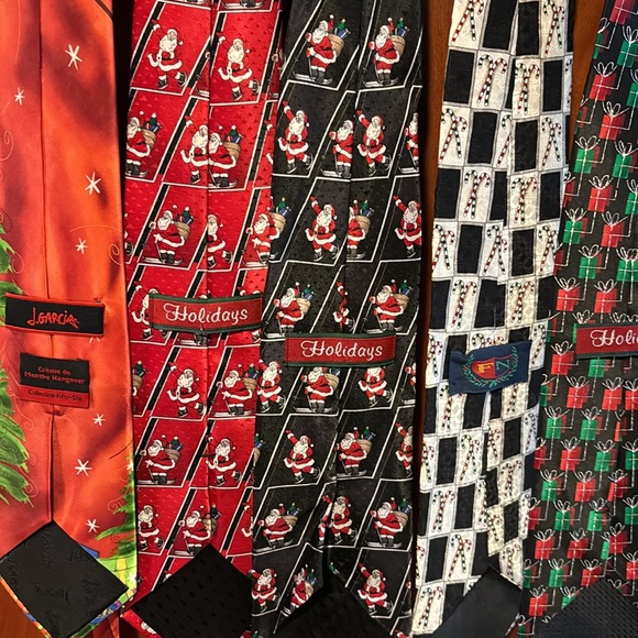 Set of 5 Christmas men’s silk ties various designs. - Picture 3 of 3